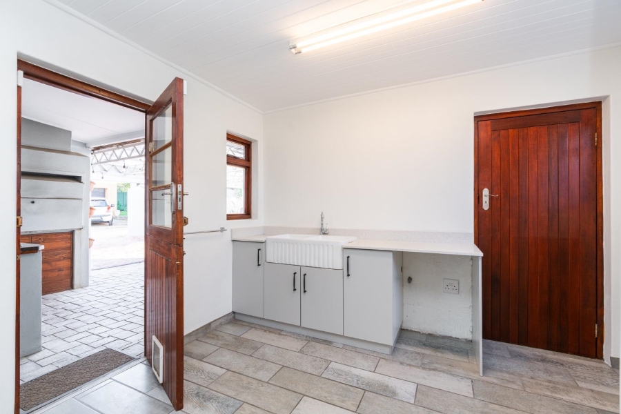 To Let 4 Bedroom Property for Rent in Mowbray Western Cape